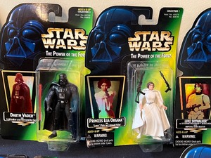 lot 199 image: Collection of 15 Star Wars The Power of the Force Figurines