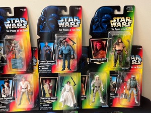 lot 205 image: Collection of 22 Star Wars The Power of the Force Figurines