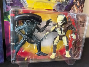 lot 209 image: Five Vintage NEW Alien Figurines The Ultimate Battle Between Beast and Hunter, Lt. Ripley, Alien Queen, Atax & Bishop Android