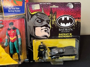 lot 220 image: Three Batman Return Figurines Catwoman, Robin and Batman Mobile