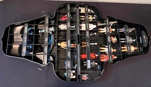 lot 235 image: Vintage Darth Vader Case and Vintage Star Wars Figurines