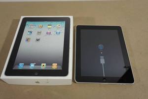 Apple iPad 1st Generation Tablet - 16GB