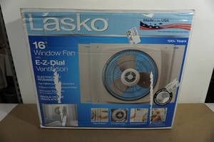 Lasko 16 Window Fan