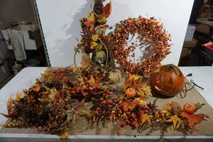 Assorted Halloween Dcor - Wreaths