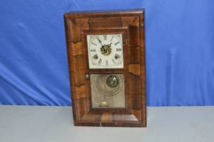 Wind up clock with key