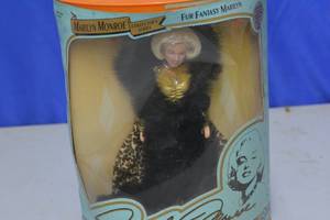Marilyn Monroe Collectors Series Fur Fantasy Doll