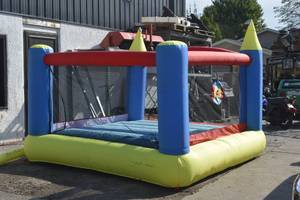 Bounce house with air blower