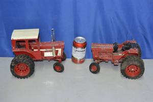International 1468 and IH Duals tractor