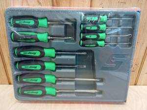 lot 1 image: Snap On 10 Piece Screw Driver and Pic Set