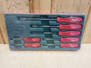 lot 2 image: 7 Piece Combination Screwdriver Set