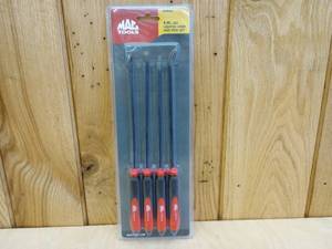 lot 10 image: MAC Tools 4 Piece LED Lighted Hook and Pick Set