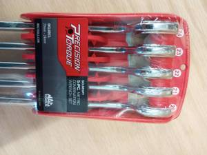 lot 21 image: MAC- Tools Precision Torque 5 Piece Metric Combination Wrench Set