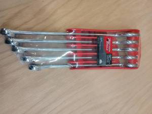 lot 22 image: MAC-Tools Precision Torque 5-Piece XL Metric Combination Wrench Set