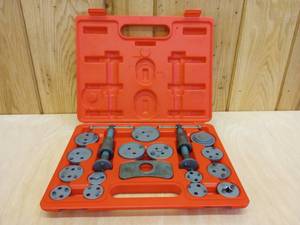lot 25 image: MAC-Tools 18 Piece Disc Brake Caliper Set