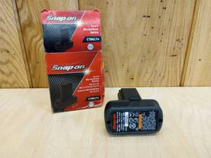 lot 30 image: Snap-On 14.4 V Micro Lithium Battery