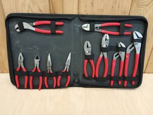lot 44 image: MAC-Tool 10 Piece Combination Pliers