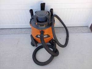 lot 50 image: Ridgid 6.5 HP 16 Gallon WetDry Shop Vac with Detachable Leaf Blower