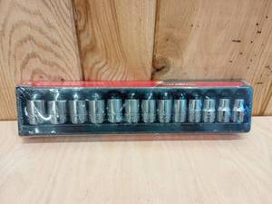 lot 69 image: Snap-On 13 Piece Metric Shallow Socket Set