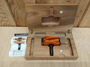 lot 107 image: CMT Orange Tools (1 16) Tenon Cutting Router Bit