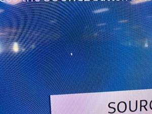 UN65AU8000F Samsung - 65 Class 8000 Series LED 4K UHD Smart Tizen TV (TECHNICIAN TESTED LIKE-NEW, SMALL CHIP IN SCREEN)