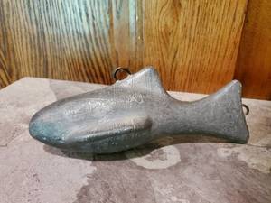lot 262 image: Old Metal Fish Weight