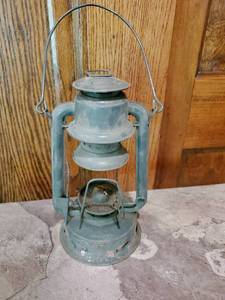 lot 263 image: Old Dietz Barn Lantern