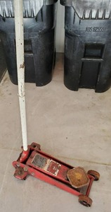 lot 103 image: Blackhawk 2 Ton Jack