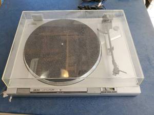 lot 123 image: Akai Turn Table AP-D2