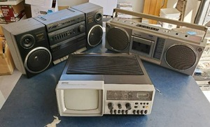 lot 128 image: Panasonic Auto Level Control, Sony CSF-1200 Boombox And Montgomary Ward AMFM TV