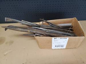 lot 132 image: Box Of Prybars