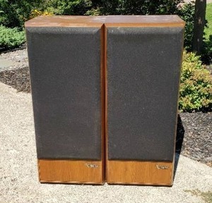 lot 145 image: Pair Of Infinity SM-122 Speakers