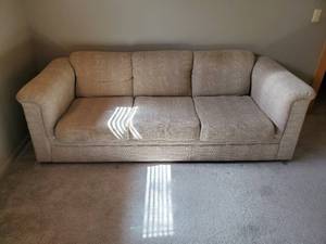 lot 200 image: Hom Furniture Sleeper Sofa