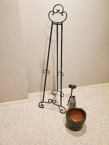 lot 206 image: Collection Of Decor