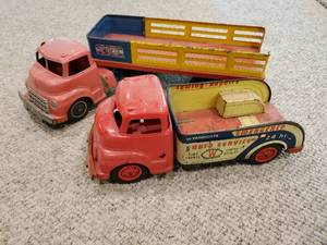 lot 209 image: Two Old Wyandotte Toy Trucks