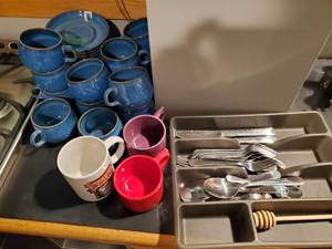 lot 213 image: Collection Of Dishes And Kitchenware