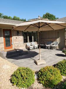 lot 11 image: Patio Set