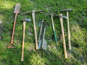lot 17 image: Collection Of Garage Tools