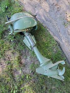 lot 19 image: Johnson Seahorse 3 Boat Motor