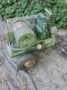 lot 24 image: Speedaire Air Compressor