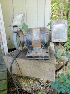 lot 32 image: Vintage Electric Bench Grinder