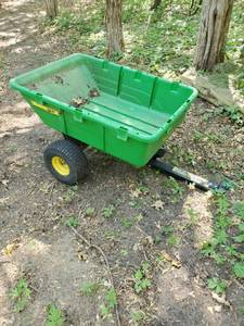 lot 43 image: John Deere Tilting Lawn Trailer
