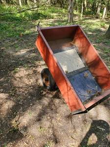 lot 44 image: Agri-Fab 10 Cubic Yard Tilting Lawn Trailer