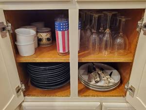 lot 62 image: Contents Of Cabinet