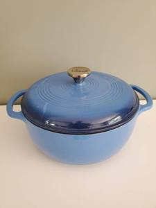 lot 9 image: Lodge Enamelware Cast Iron Dutch Oven