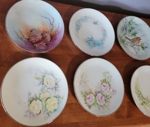 lot 79 image: Johann Haviland Handpainted Plate Set