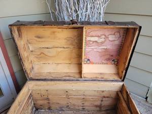 lot 116 image: Enchanting Antique Trunk