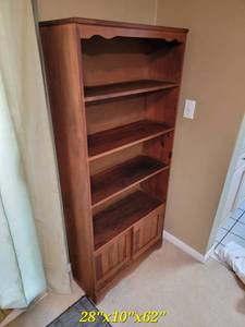 lot 90 image: Contemporary Bookcase