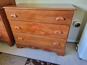 lot 54 image: Lovely Vintage 3 Drawer Dresser