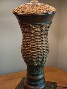 lot 72 image: Amazing Woven Wicker Vase Table Lamp