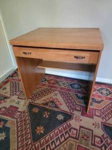 lot 9 image: Professional Grade Home Office Desk Work Station by Palliser